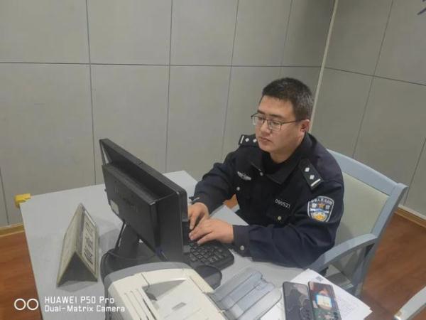 “好激动！我帮便衣警察抓到一个小偷！”
