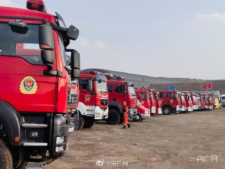 直击内蒙古煤矿坍塌事故救援一线 直击内蒙古煤矿坍塌事故救援一线