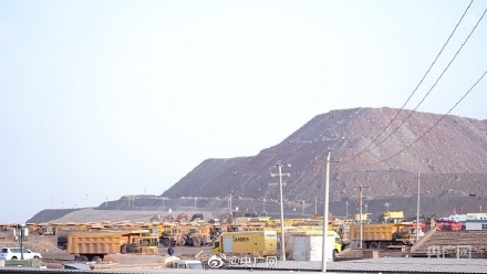 直击内蒙古煤矿坍塌事故救援一线 直击内蒙古煤矿坍塌事故救援一线