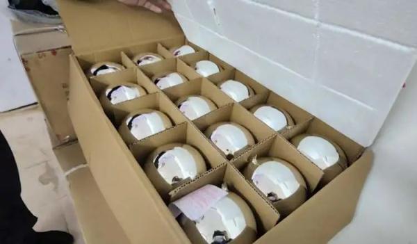 上海93岁老人一天跑两趟！69岁小店卖假领头、热水瓶胆...