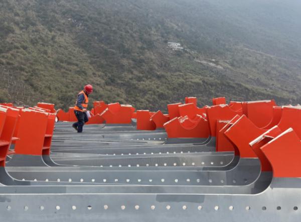 纳晴高速猴场互通项目建设完成进度超7成