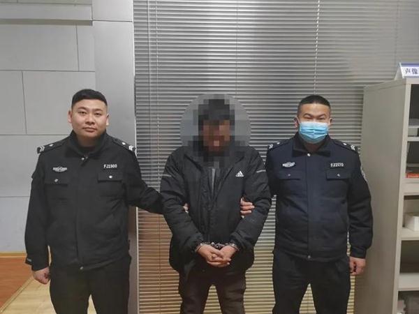 “好激动！我帮便衣警察抓到一个小偷！”