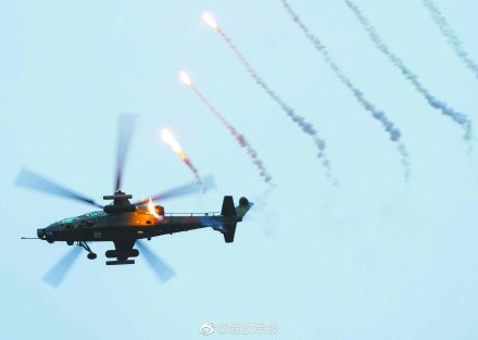 铁翼飞旋！直击空降兵某旅要点夺控演练