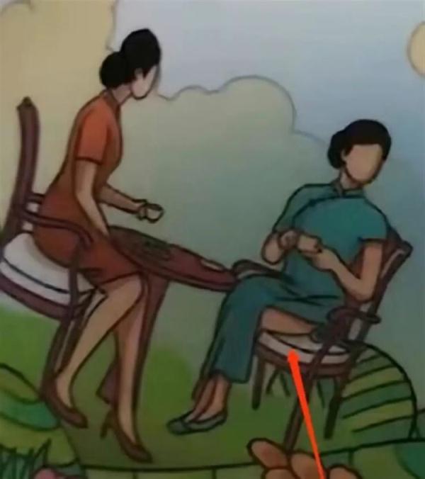 热搜第一！旗袍开叉过高被指不雅，知名茶饮外包装引争议