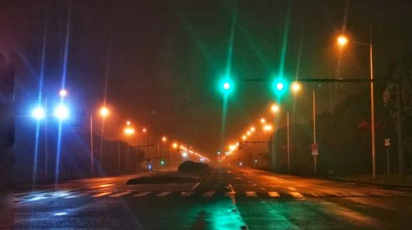 夜间行车如何确保行车安全？