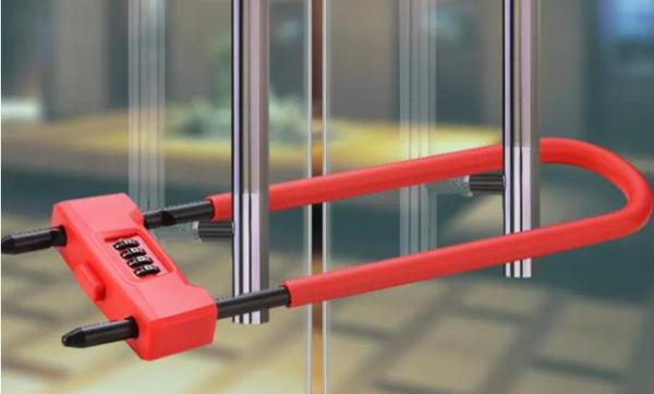 凌晨靠“身材”作案?商家请注意:别给小偷“留门”! 凌晨靠“身材”作案?商家请注意:别给小偷“留门”!