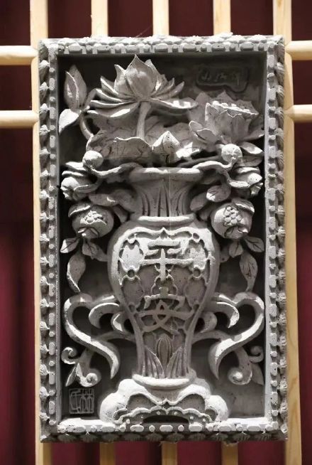 佛山砖雕历史悠久,始于宋代,在明清时期发展到鼎盛期 佛山砖雕历史悠久,始于宋代,在明清时期发展到鼎盛期