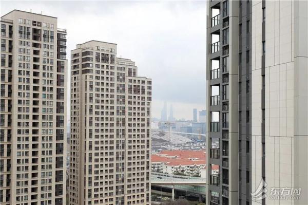 上海首批保租房入市，一线江景吸引看房者，90%的人当场付了意向金