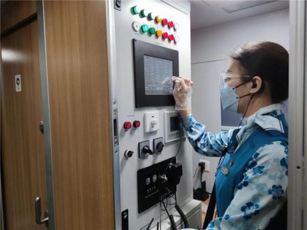 这里的列车广播竟然说方言？！