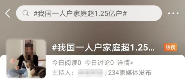 闻臭师拍了拍你，并递给你一碗螺蛳粉