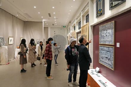 佛山砖雕历史悠久,始于宋代,在明清时期发展到鼎盛期 佛山砖雕历史悠久,始于宋代,在明清时期发展到鼎盛期