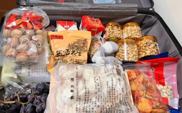 有一种行李箱叫“爸妈觉得还能塞……” 有一种行李箱叫“爸妈觉得还能塞……”