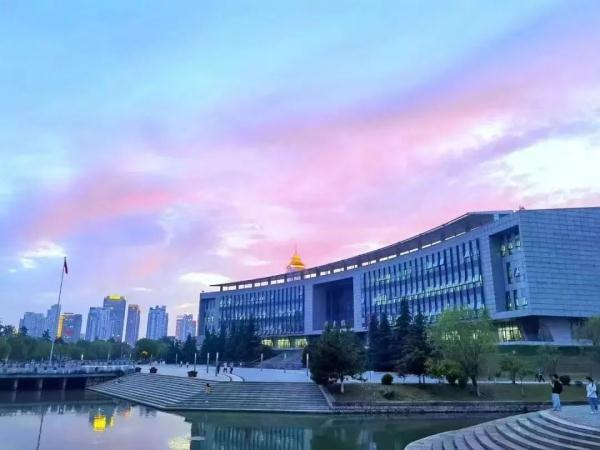 有一种行李箱叫“爸妈觉得还能塞……” 有一种行李箱叫“爸妈觉得还能塞……”