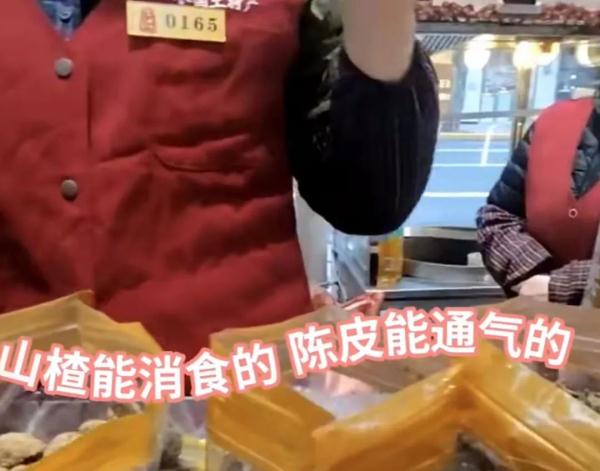 价钱太辣手!上海女子买话梅引全网围观,半袋竟要400元 价钱太辣手!上海女子买话梅引全网围观,半袋竟要400元