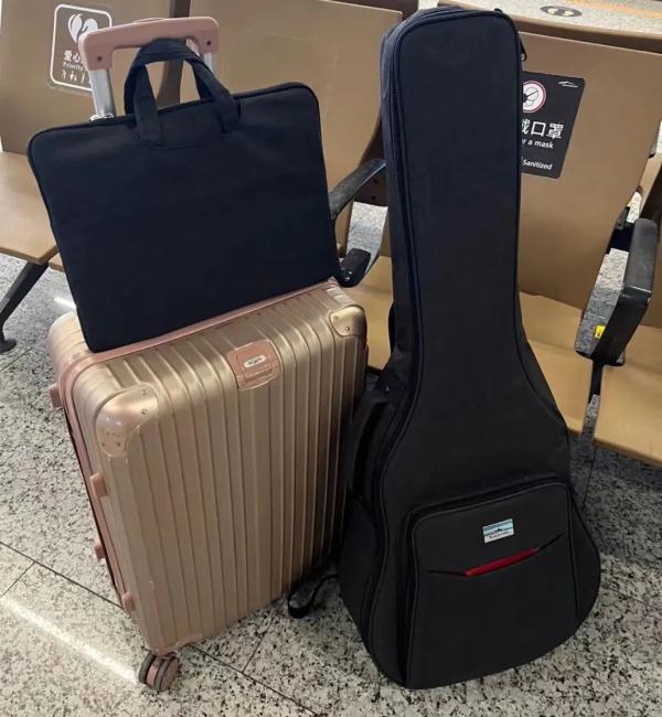 有一种行李箱叫“爸妈觉得还能塞……” 有一种行李箱叫“爸妈觉得还能塞……”