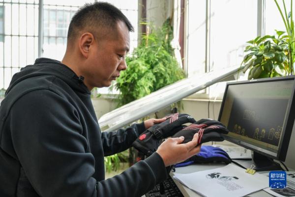 山东嘉祥:小手套 大产业 山东嘉祥:小手套 大产业