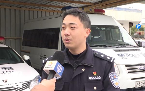 代驾深夜开车到目的地，回头一看，后排车主居然"消失"了