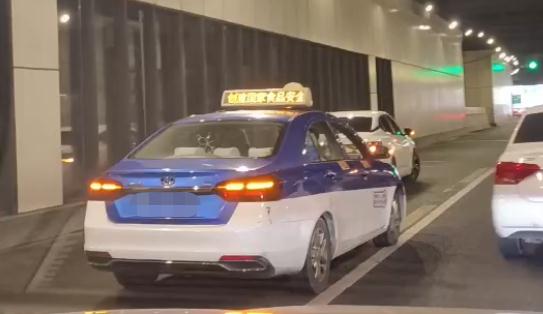 贵阳中环一隧道内,连续发生两起追尾事故 贵阳中环一隧道内,连续发生两起追尾事故