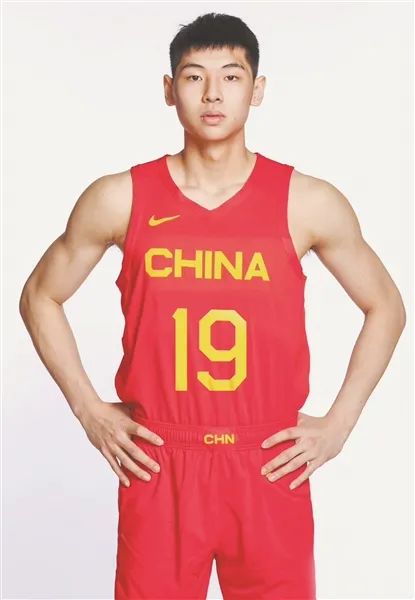 19岁南宁仔崔永熙，代表中国男篮首发出战！