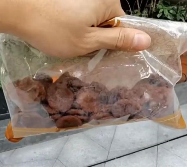 半袋话梅要400元？上海女生遇“话梅刺客”引发共鸣，还有一种菜卖到150元/斤……