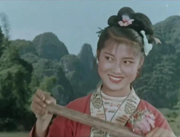 初代女神微信上道永别，“刘三姐”曾风靡东南亚