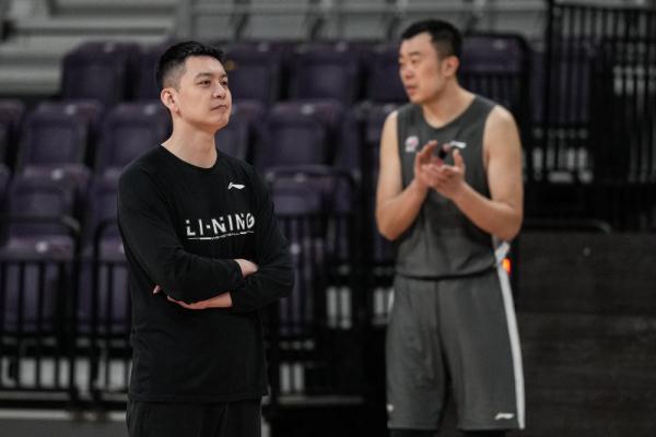 辽宁男篮主教练杨鸣：克服困难 做好球队磨合