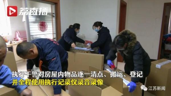 强制腾空！一睁眼，床边站了一圈人