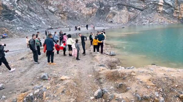 株洲小女孩跌落废矿坑！男子一头扎进水里救人：她和我女儿一般大