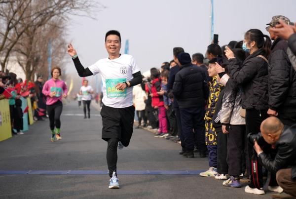 全民健身——秦岭脚下竞逐乡村马拉松 全民健身——秦岭脚下竞逐乡村马拉松