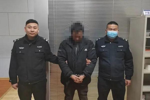“好激动！我帮便衣警察抓到一个小偷！”