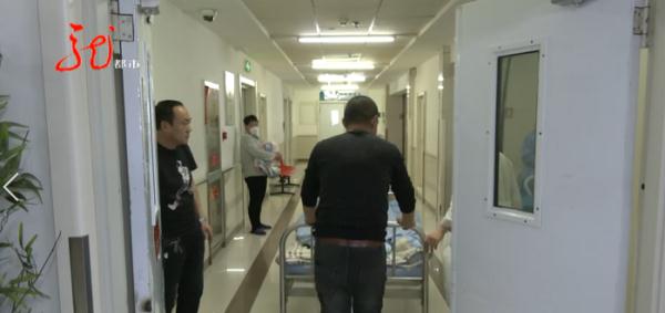 天降横祸！哈尔滨一女子瞬间倒地，不能动弹......