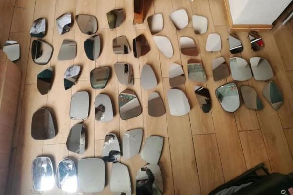 俩男子偷走五十余辆豪车后视镜 俩男子偷走五十余辆豪车后视镜