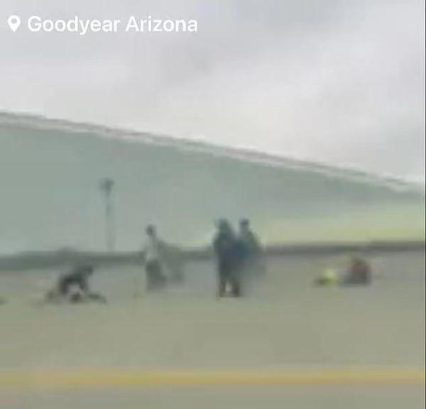 美国亚利桑那州皮卡车与一群自行车骑手相撞,已致2死11伤 美国亚利桑那州皮卡车与一群自行车骑手相撞,已致2死11伤