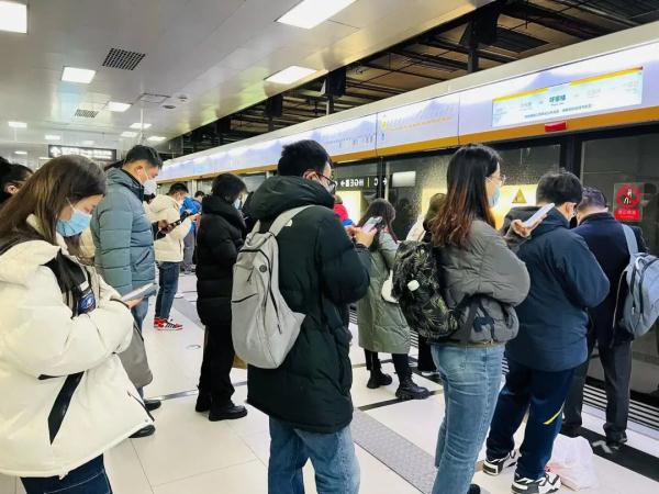 遇到过没？坐地铁，手机没信号……网传北京地铁里有“屏蔽器”？