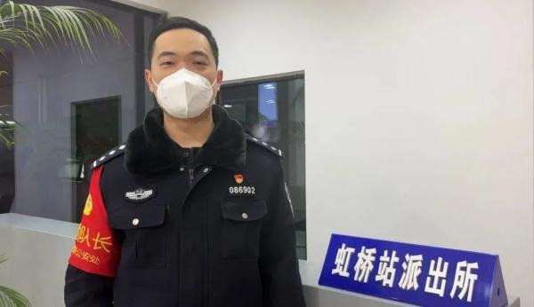 一女子高铁站殴打威胁女童，警方回应