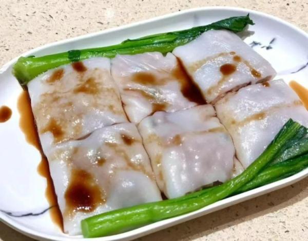 《狂飙》猪脚面、半价早餐、免费水果……学校食堂有点“卷”