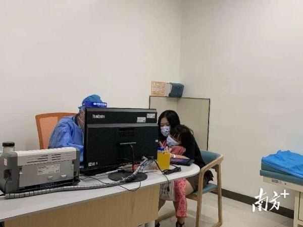 甲流进入高发期，多地学校停课！症状和新冠有什么不同？