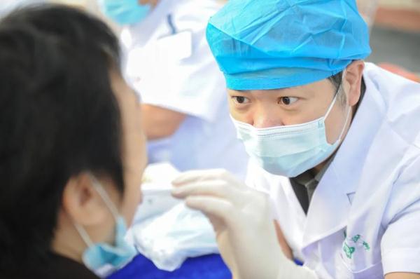 为什么口腔叫手机口腔出现异味很可能是疾病的预兆！_https://www.jmylbn.com_新闻资讯_第2张