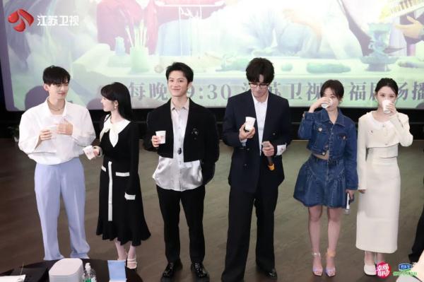 《星落凝成糖》南京站见面会甜度超标  鸭血粉丝汤成“团宠”