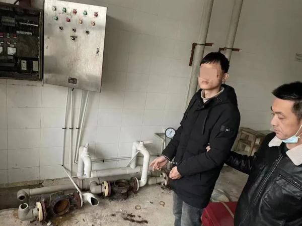 “这伤口不对劲！”他一句话救回一条命