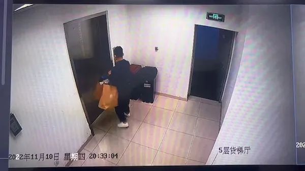 七五折买全新名牌正品？二手平台薅的羊毛，来源竟是...