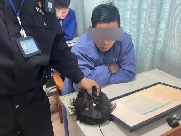 假发之下暗藏玄机！南宁一男子科目一考试作弊被抓
