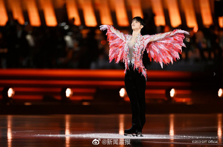 羽生结弦在东京举行个人冰上表演