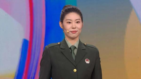 幸福账单｜退伍仪仗女兵英姿不减，游戏挑战一往无前