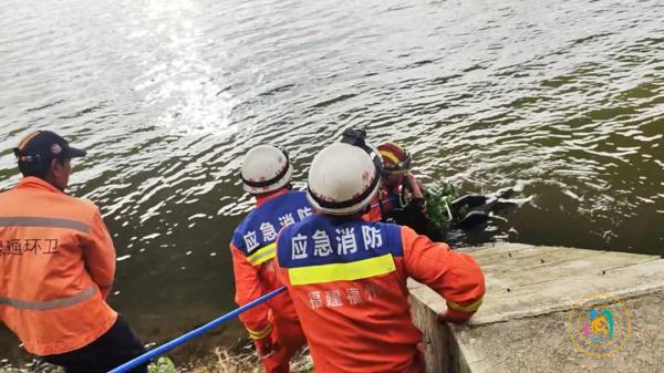 突发！福州琴亭湖一女子落水！