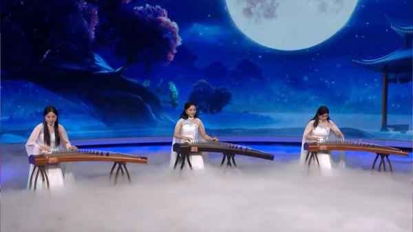 幸福账单｜退伍仪仗女兵英姿不减，游戏挑战一往无前