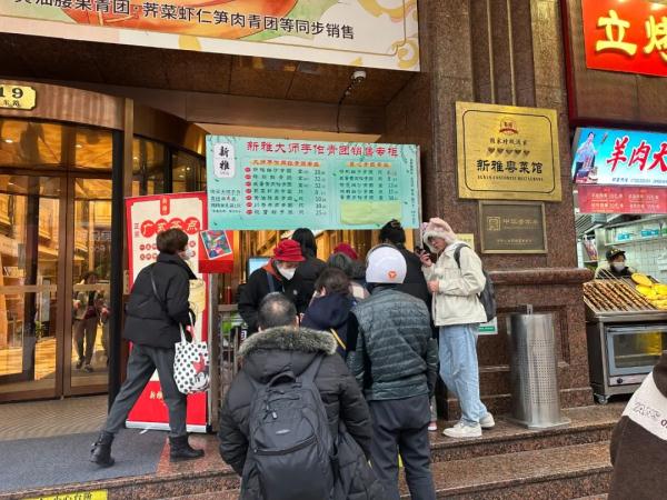 满满“春天的味道”，沪上“青团季”提前到来，你最爱的口味是哪一种？