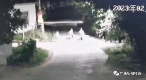 “收拾行李去找妈妈”……仨女孩深夜离家出走,最小只有5岁 “收拾行李去找妈妈”……仨女孩深夜离家出走,最小只有5岁