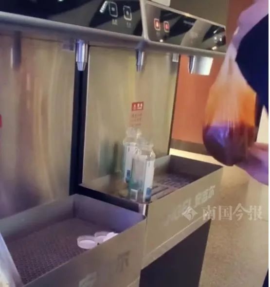 爆红！柳州螺蛳粉可打包带上火车飞机？网友分享“秘诀”！