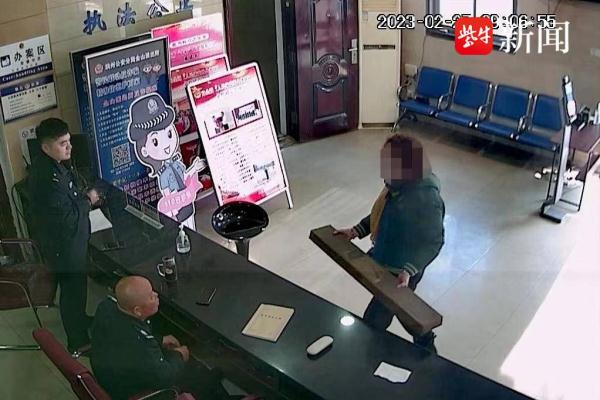 清理阁楼，发现枪支！